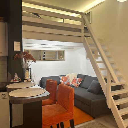 Castlehill Apartman The Perfect Blend Of Urban Living And Sightseeing Convenience Budapest Esterno foto