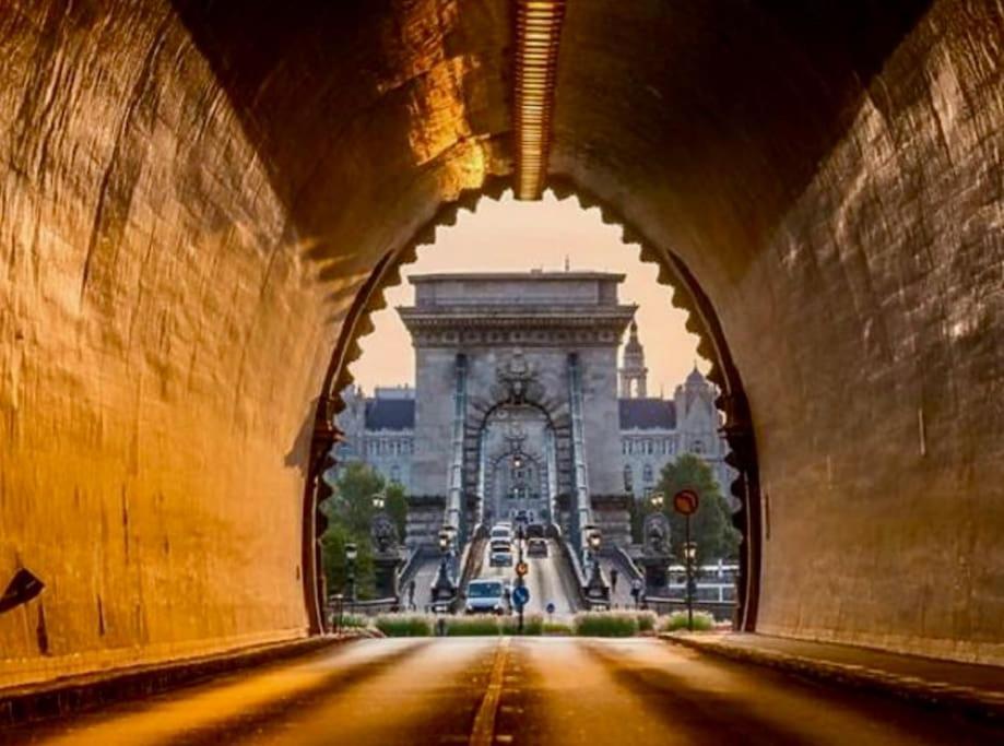 Castlehill Apartman The Perfect Blend Of Urban Living And Sightseeing Convenience Budapest Esterno foto